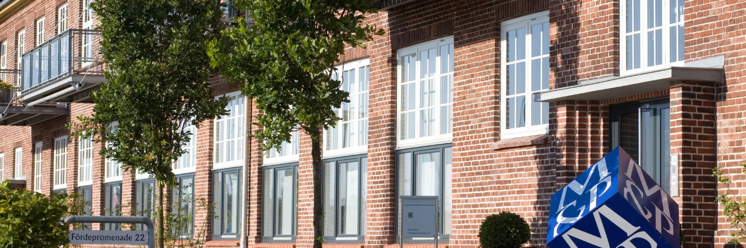 Zu sehen ist der M&P Büroeingang.