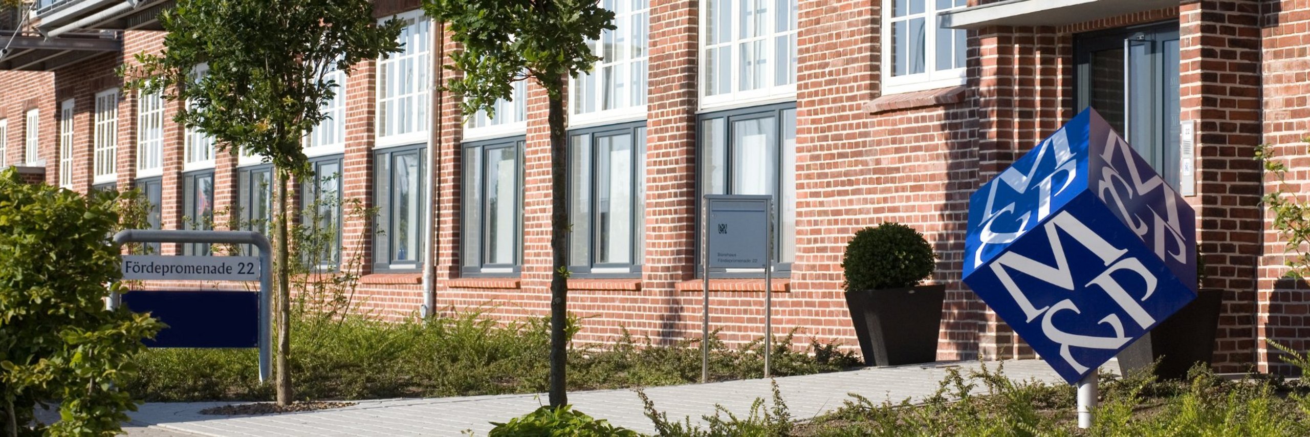 Zu sehen ist der M&P Büroeingang.