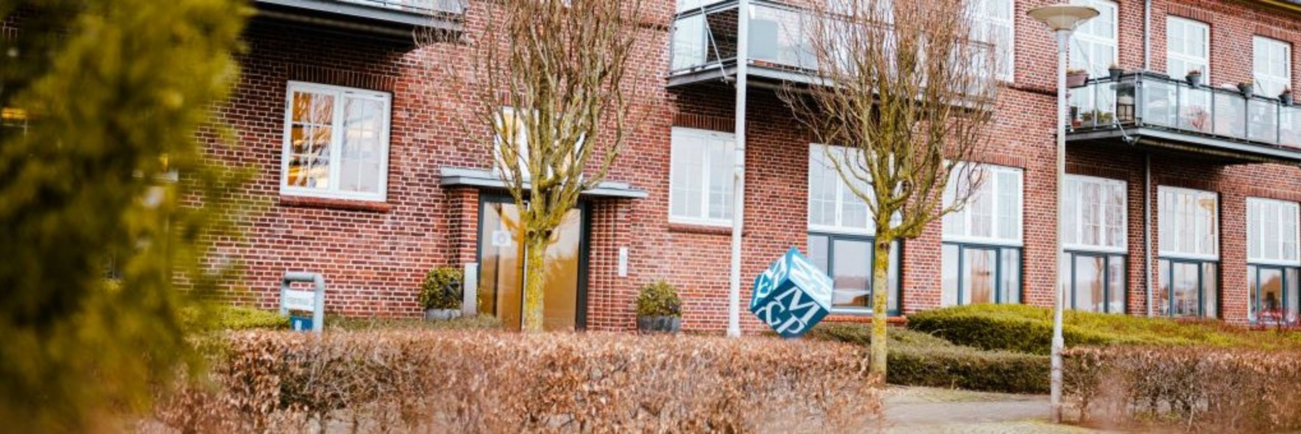 Zu sehen ist der M&P Büroeingang.